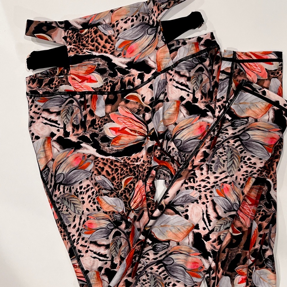 Noireblanc Bundle wild flower workout set size large